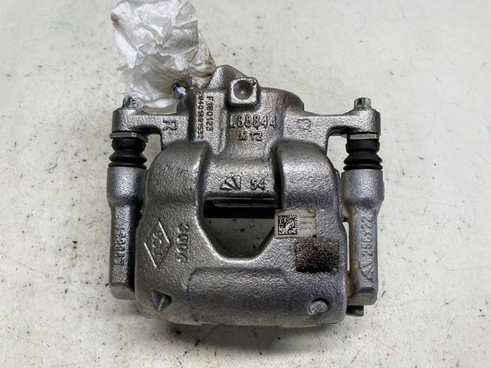 Begagnade Främre bromsok, höger Dacia Sandero III 1.0 TCe 100 12V ECO-G Pris € 26,25 Marginaltabell erbjuds av Reclycar De Boer BV
