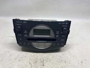 Usagé Radio/Lecteur CD Toyota RAV4 (A3) 2.2 D-4D 16V 4x4 Prix € 105,00 Règlement à la marge proposé par Reclycar De Boer BV