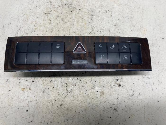 Begagnade Instrumentpanel Mercedes C (W203) 1.8 C-180K 16V Pris € 31,50 Marginaltabell erbjuds av Reclycar De Boer BV
