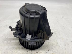 Used Heating and ventilation fan motor Citroen C5 III Tourer (RW) 2.0 HDiF 16V Price € 36,75 Margin scheme offered by Reclycar De Boer BV