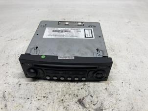 Używane Radioodtwarzacz CD Citroen C5 III Tourer (RW) 2.0 HDiF 16V Cena € 105,00 Procedura marży oferowane przez Reclycar De Boer BV