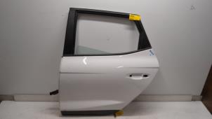 Używane Drzwi lewe tylne wersja 4-drzwiowa Seat Arona (KJX) 1.0 TGI 12V Cena € 456,75 Procedura marży oferowane przez Reclycar De Boer BV