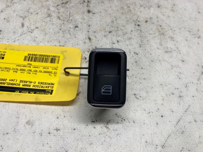 Usados Interruptor de ventanilla eléctrica Mercedes C Estate (S204) 3.0 C-280 V6 24V Precio € 26,25 Norma de margen ofrecido por Reclycar De Boer BV