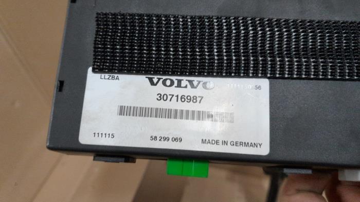 Crochet d'attelage d'un Volvo V60 I (FW/GW) 1.6 T4 16V 2012