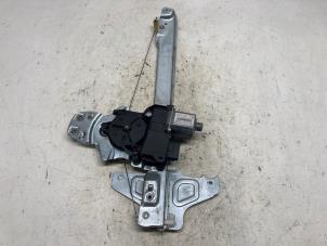 Używane Mechanizm szyby prawej tylnej wersja 4-drzwiowa Citroen C5 III Tourer (RW) 2.0 HDiF 16V Cena € 52,50 Procedura marży oferowane przez Reclycar De Boer BV
