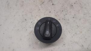 Used Light switch Skoda Fabia III (NJ3) 1.2 TSI 16V Price € 15,75 Margin scheme offered by Reclycar De Boer BV