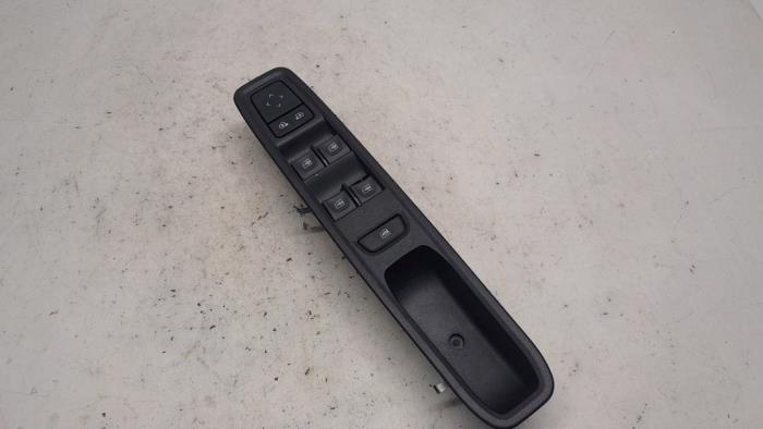 Usados Interruptor de ventanilla eléctrica Dacia Jogger 1.0 TCe 100 Bi-Fuel , ECO-G 12V Precio € 78,75 Norma de margen ofrecido por Reclycar De Boer BV