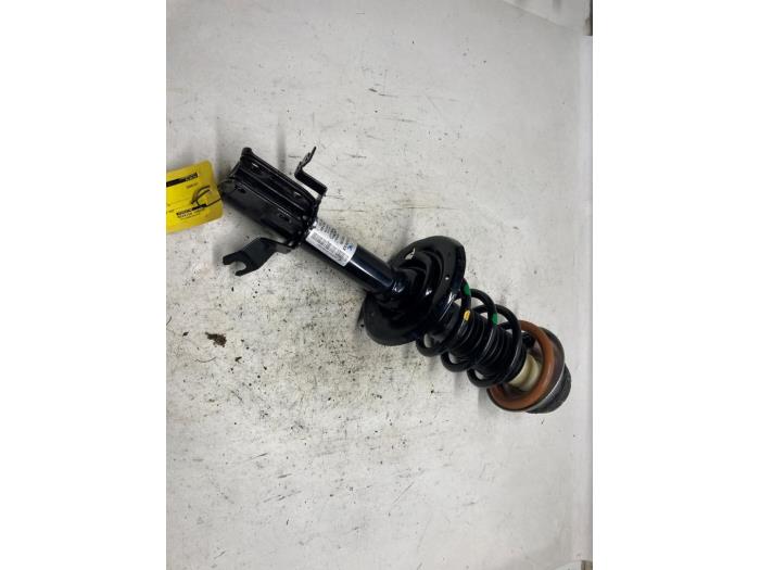 Front shock absorber, right from a Renault Express 1.5 dCi 75 2023