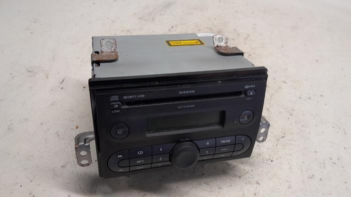 Reproductor de CD y radio de un Nissan Note (E11) 1.4 16V 2006