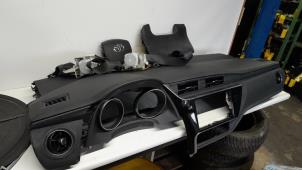 Usagé Kit + module airbag Toyota Auris Touring Sports (E18) 1.8 16V Hybrid Prix € 1.050,00 Règlement à la marge proposé par Reclycar De Boer BV