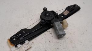 Używane Mechanizm szyby lewej tylnej wersja 4-drzwiowa BMW 1 serie (F20) 120i 1.6 16V Cena € 42,00 Procedura marży oferowane przez Reclycar De Boer BV