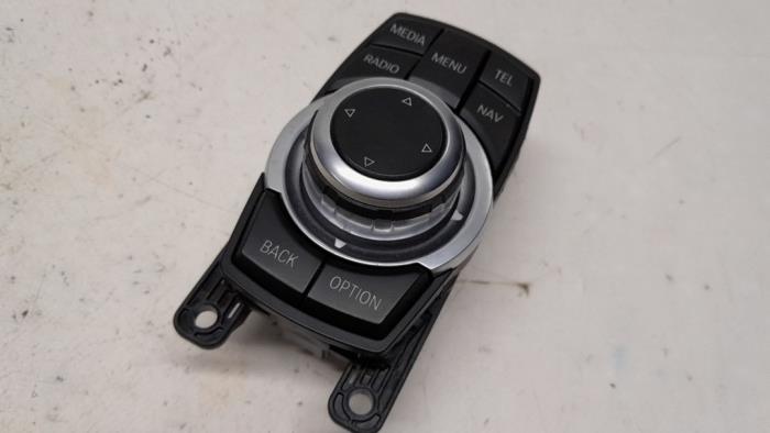 Begagnade Kontrollenhet, multimedia BMW 1 serie (F20) 120i 1.6 16V Pris € 157,50 Marginaltabell erbjuds av Reclycar De Boer BV