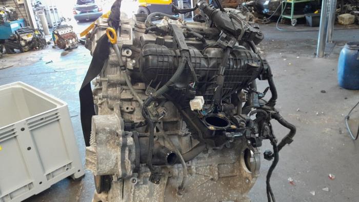 Motor from a Toyota Auris Touring Sports (E18) 1.8 16V Hybrid 2015