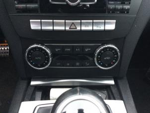 Usados Panel de control de calefacción Mercedes C (W204) 1.8 C-180 CGI 16V Precio € 210,00 Norma de margen ofrecido por Reclycar De Boer BV