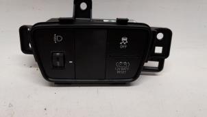 Używane Przelacznik reflektora LHV Hyundai Tucson (NX) 1.6 T-GDI HEV Cena € 26,25 Procedura marży oferowane przez Reclycar De Boer BV