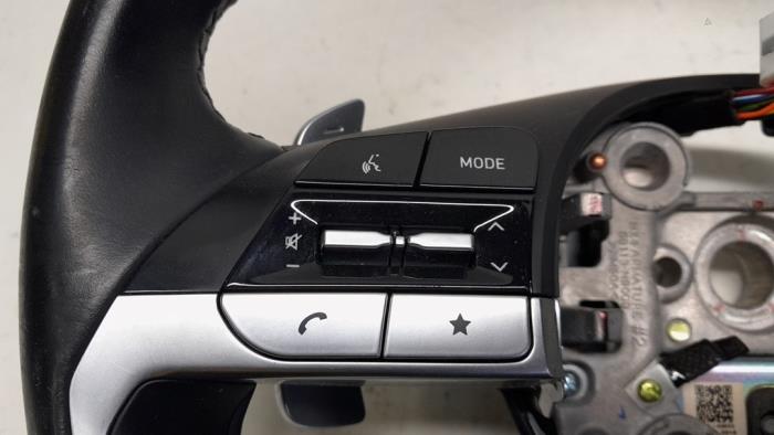 Steering wheel from a Hyundai Tucson (NX) 1.6 T-GDI HEV 2021