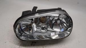 Used Headlight, left Volkswagen Golf IV (1J1) 1.4 16V Price € 36,75 Margin scheme offered by Reclycar De Boer BV