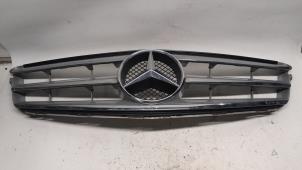 Used Grille Mercedes C (W204) 1.8 C-180 CGI 16V Price € 105,00 Margin scheme offered by Reclycar De Boer BV