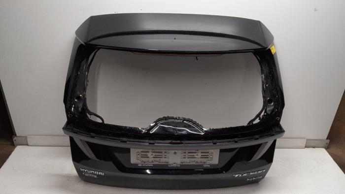 Portón trasero de un Hyundai Tucson (NX) 1.6 T-GDI HEV 2021