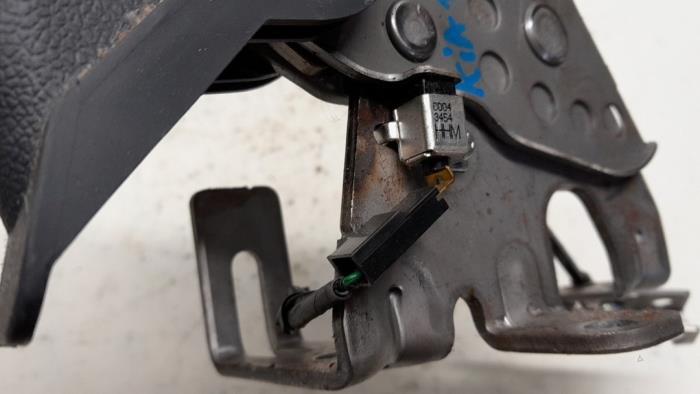 Parking brake lever from a Kia Rio III (UB) 1.2 CVVT 16V 2012