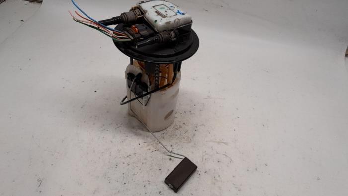 Electric fuel pump from a DS DS 4/DS 4 Crossback (NX) 1.6 BlueHDI 120 2017