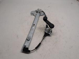Begagnade Fönstermekanism för bakre dörr, 4-dörrars, höger Kia Rio III (UB) 1.2 CVVT 16V Pris € 36,75 Marginaltabell erbjuds av Reclycar De Boer BV