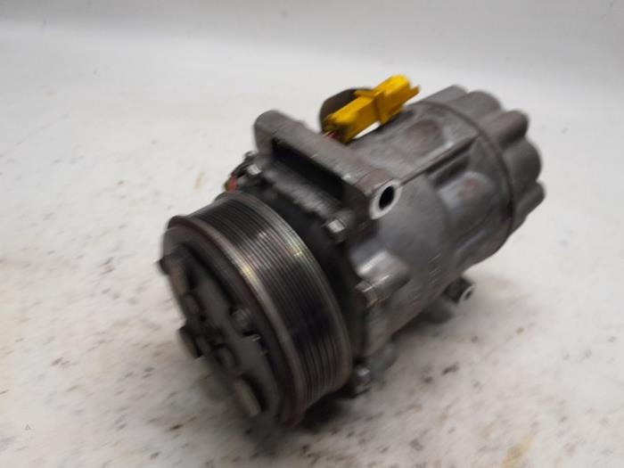 Air conditioning pump from a MINI Countryman (R60) 1.6 16V One 2014