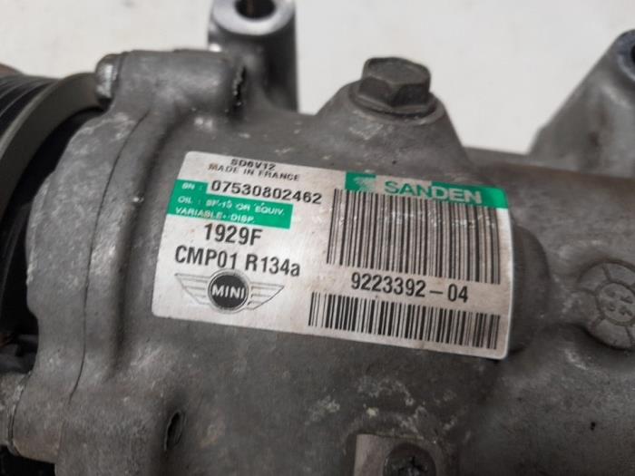 Air conditioning pump from a MINI Countryman (R60) 1.6 16V One 2014