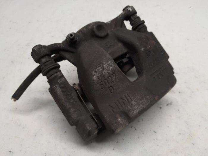 Gebrauchte Bremszange rechts vorne Mini Countryman (R60) 1.6 16V One Preis € 26,25 Margenregelung angeboten von Reclycar De Boer BV