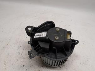 Usados Motor de ventilador de calefactor Fiat Tipo (356S) 1.4 16V Precio € 36,75 Norma de margen ofrecido por Reclycar De Boer BV