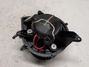 Usados Motor de ventilador de calefactor Mini Countryman (R60) 1.6 16V One Precio € 63,00 Norma de margen ofrecido por Reclycar De Boer BV
