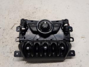 Usados Panel de control de calefacción Mini Countryman (R60) 1.6 16V One Precio € 131,25 Norma de margen ofrecido por Reclycar De Boer BV