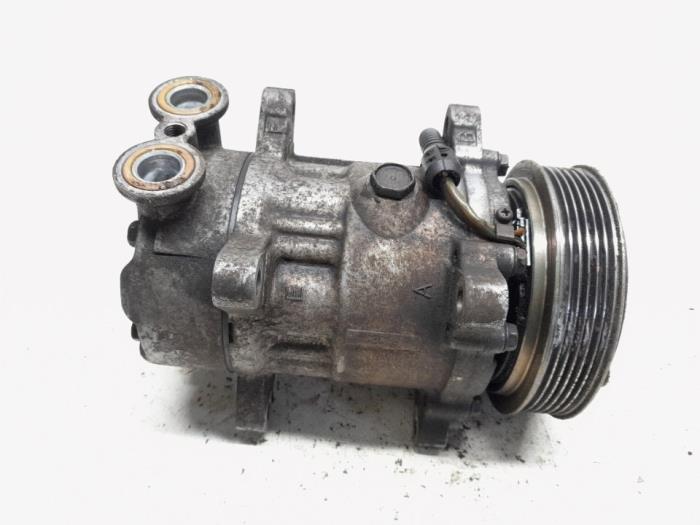 Air conditioning pump from a Peugeot 206 (2A/C/H/J/S) 1.4 XR,XS,XT,Gentry 2001