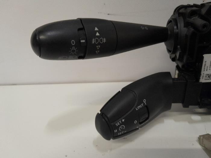 Steering column stalk from a Citroën C3 (SC) 1.4 HDi 2011