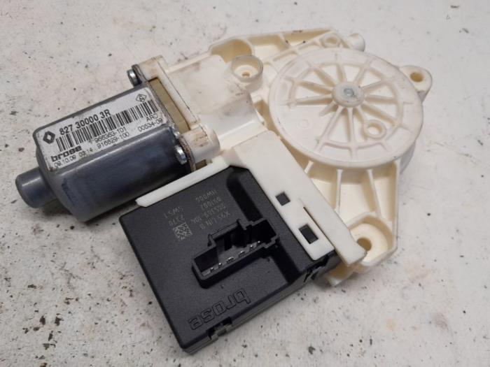 Usados Motor de ventanilla de puerta Renault Megane III Berline (BZ) 1.4 16V TCe 130 Precio € 63,00 Norma de margen ofrecido por Reclycar De Boer BV