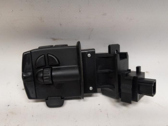 Steering wheel mounted radio control from a Renault Megane III Berline (BZ) 1.4 16V TCe 130 2009