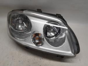 Used Headlight, right Volkswagen Caddy III (2KA,2KH,2CA,2CH) 1.9 TDI Price € 52,50 Margin scheme offered by Reclycar De Boer BV