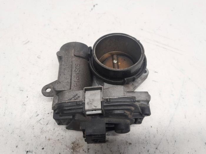 Gebrauchte Drosselklappengehäuse Peugeot 206 (2A/C/H/J/S) 1.4 16V Preis € 42,00 Margenregelung angeboten von Reclycar De Boer BV