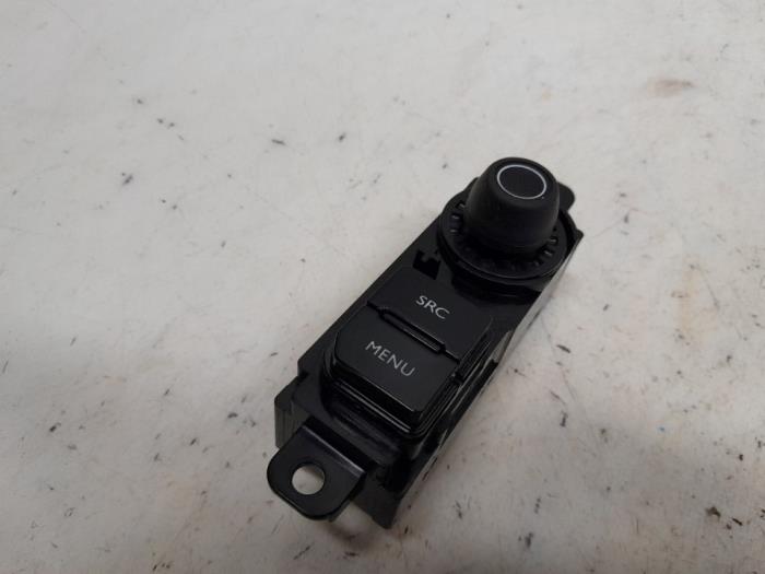 Used On-board computer controller Peugeot 2008 (CU) 1.6 Blue HDi 100 Price € 21,00 Margin scheme offered by Reclycar De Boer BV