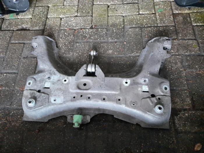 Used Subframe Renault Clio IV (5R) 0.9 Energy TCE 90 12V Price € 52,50 Margin scheme offered by Reclycar De Boer BV