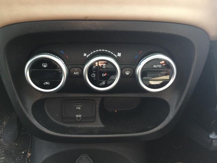 Begagnade Värmekontrollpanel Fiat 500L (199) 1.4 16V Pris € 94,50 Marginaltabell erbjuds av Reclycar De Boer BV
