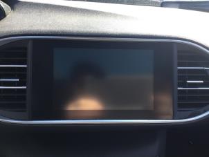 Used Navigation display Peugeot 308 SW (L4/L9/LC/LJ/LR) 1.6 BlueHDi 120 Price € 262,50 Margin scheme offered by Reclycar De Boer BV