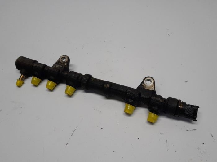 Gebrauchte Kraftstoffverteiler Fiat Punto Evo (199) 1.3 JTD Multijet 85 16V Euro 5 Preis € 36,75 Margenregelung angeboten von Reclycar De Boer BV