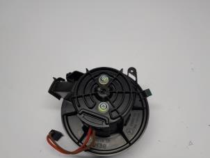 Usados Motor de ventilador de calefactor Mercedes C (W204) 1.8 C-180 CGI 16V Precio € 63,00 Norma de margen ofrecido por Reclycar De Boer BV