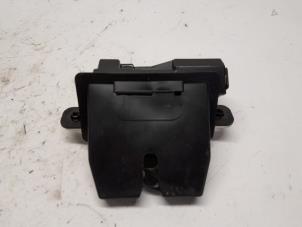 Gebrauchte Schließmechanik Heckklappe Ford Fiesta 6 (JA8) 1.0 Ti-VCT 12V 65 Preis € 26,25 Margenregelung angeboten von Reclycar De Boer BV