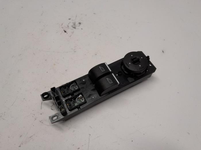 Usados Interruptor de ventanilla eléctrica Ford Fiesta 6 (JA8) 1.0 Ti-VCT 12V 65 Precio € 26,25 Norma de margen ofrecido por Reclycar De Boer BV