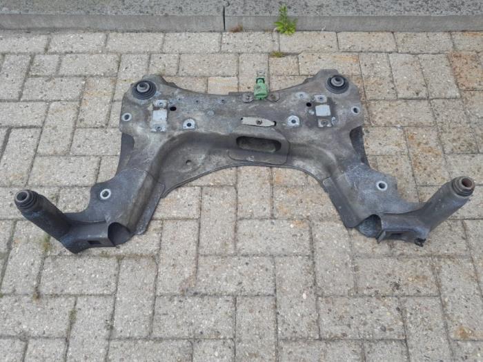 Usados Subchasis Renault Megane III Grandtour (KZ) 1.2 16V TCE 115 Precio € 52,50 Norma de margen ofrecido por Reclycar De Boer BV