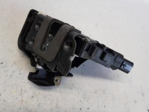 Usagé Serrure portière mécanique 4portes avant gauche Ford S-Max (GBW) 2.3 16V Prix € 36,75 Règlement à la marge proposé par Reclycar De Boer BV