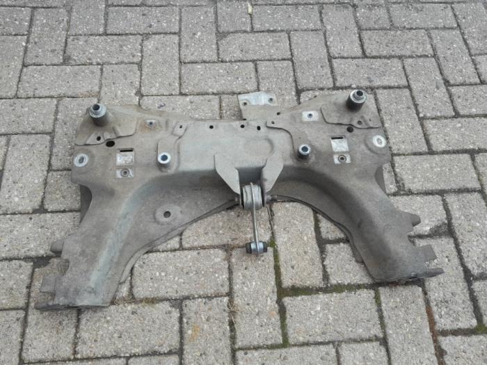 Usados Subchasis Renault Captur I (2R) 1.2 TCE 16V EDC Precio € 52,50 Norma de margen ofrecido por Reclycar De Boer BV