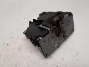 Używane Mechanizm blokady drzwi prawych wersja 2-drzwiowa Fiat Grande Punto (199) 1.2 Cena € 26,25 Procedura marży oferowane przez Reclycar De Boer BV